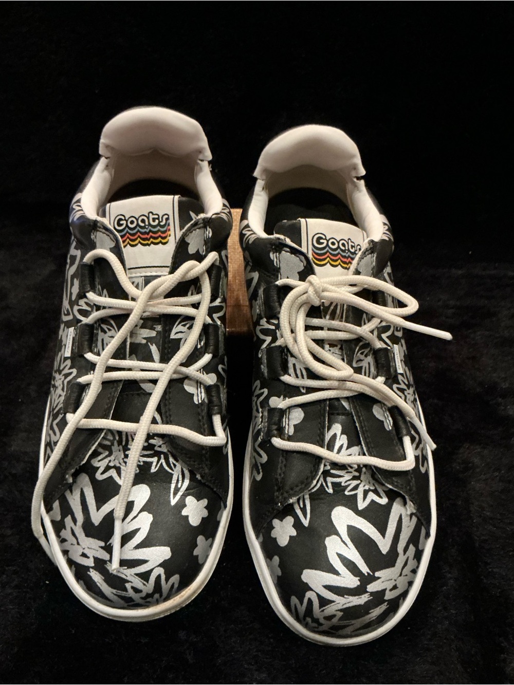 Goats Black & White Floral Lace-Up Athletic Sneakers for Women Size 8.5
